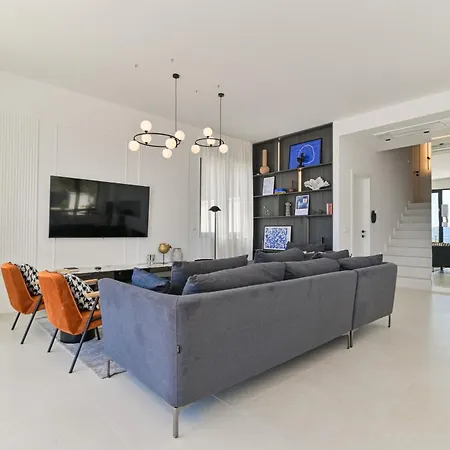 Luxury Aurora With Pool & Large Patio * Trogir