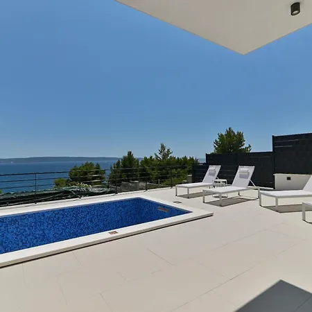 Villa Luxury Aurora With Pool & Large Patio *