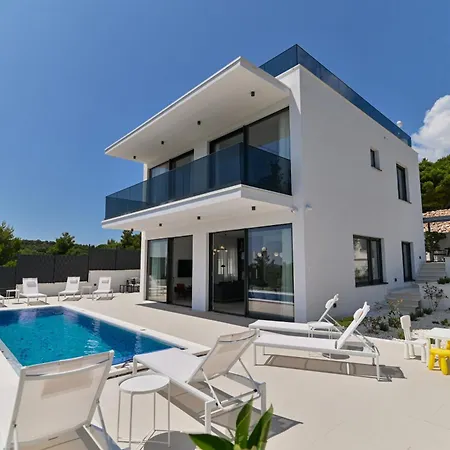Luxury Aurora With Pool & Large Patio Trogir