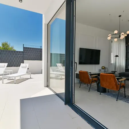 Luxury Aurora With Pool & Large Patio Villa