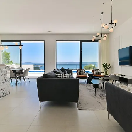 Luxury Aurora With Pool & Large Patio * Trogir